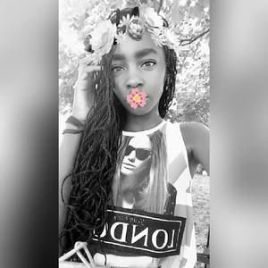 Meet your Posher, Axa